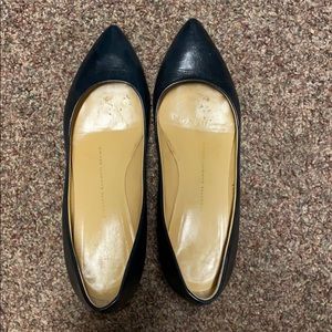 Navy blue low heel pumps